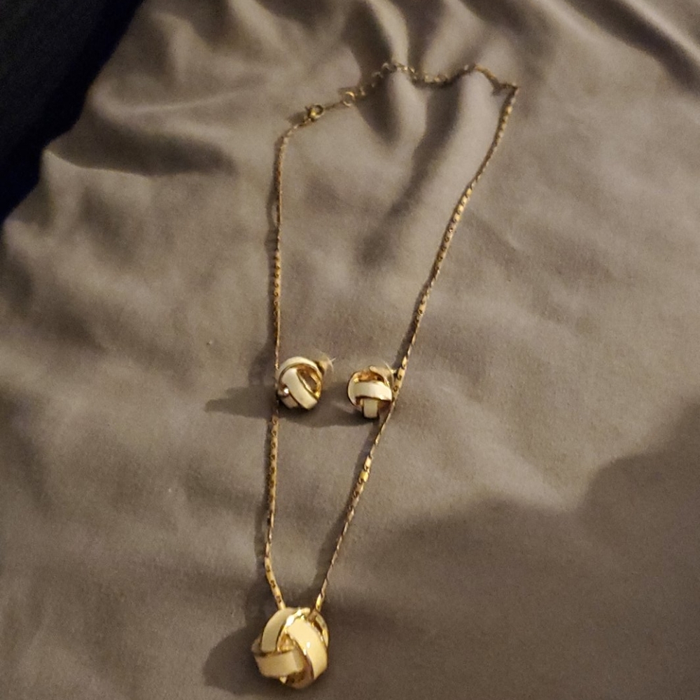 Necklace and earrings set